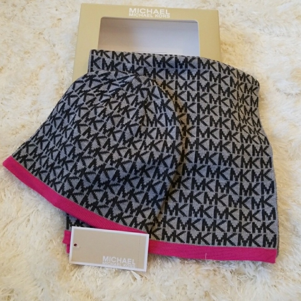 SOLD Michael Kors MK Scarf Hat Set Gray/Pink